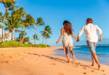 hawaii-spiaggia-coppia-sposi-luna-miele